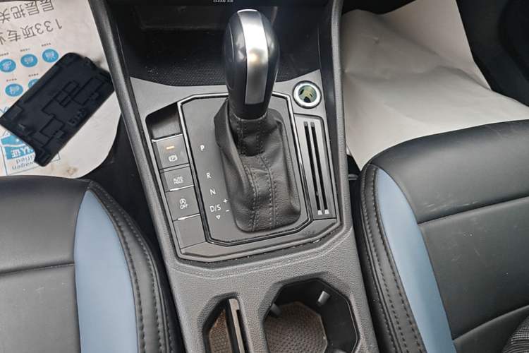 Used Volkswagen Lavida 2024 1.5L Automatic DeYi Edition Gear Lever