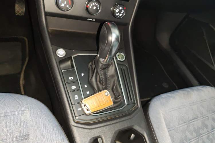 Used Volkswagen Lavida 2024 300TSI DSG Full-Comfort Edition Gear Lever