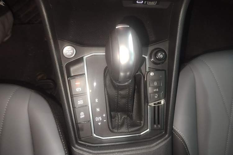 Used Volkswagen Lavida 2024 1.5L Automatic Starry Sky 5 Million Edition Gear Lever