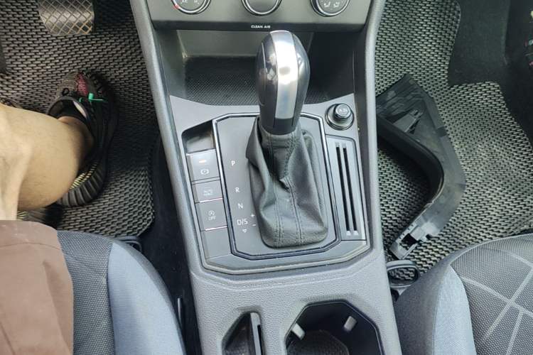 Used Volkswagen Lavida 2024 1.5L Automatic DeYi Edition Gear Lever