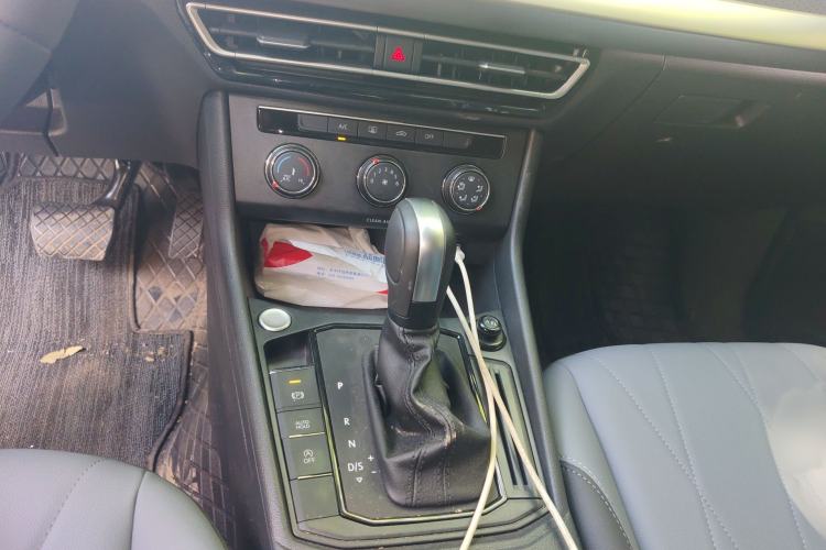 Used Volkswagen Lavida 2024 1.5L Automatic Starry Sky 5 Million Edition Gear Lever