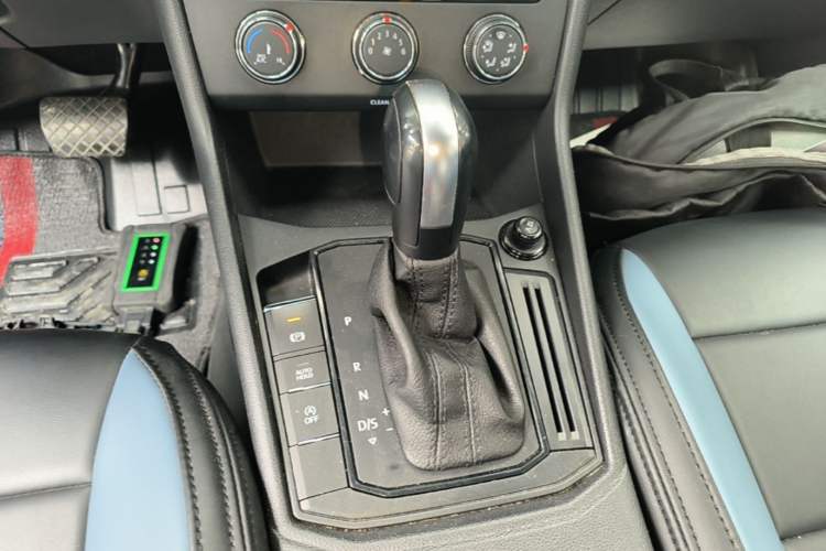 Used Volkswagen Lavida 2024 1.5L Automatic DeYi Edition Gear Lever