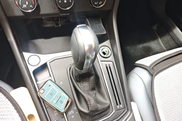 Used Volkswagen Lavida 2024 1.5L Automatic 5 Million Edition Gear Lever