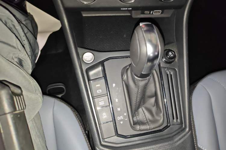 Used Volkswagen Lavida 2024 1.5L Automatic Starry Sky 5 Million Edition Gear Lever