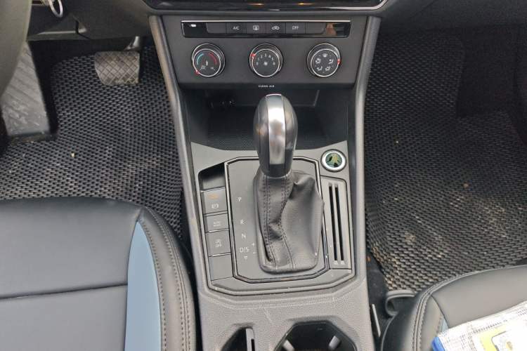Used Volkswagen Lavida 2024 1.5L Automatic DeYi Edition Gear Lever