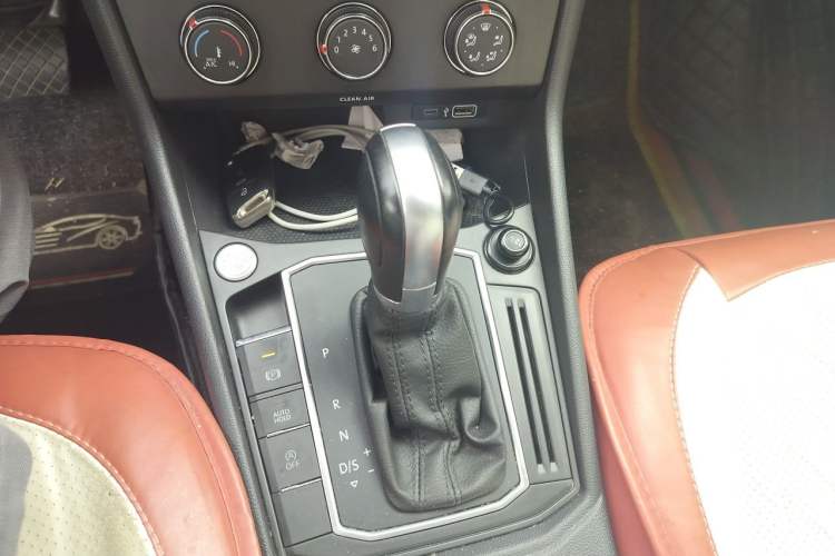 Used Volkswagen Lavida 2024 1.5L Automatic Starry Sky 5 Million Edition Gear Lever