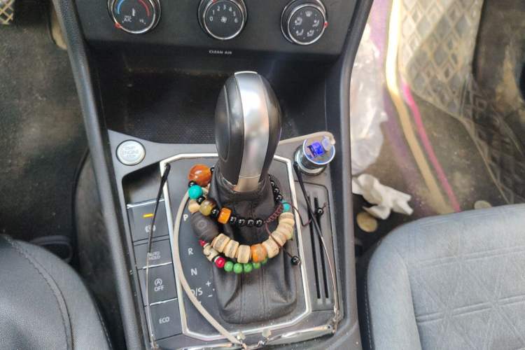 Used Volkswagen Lavida 2024 300TSI DSG Full-Comfort Edition Gear Lever
