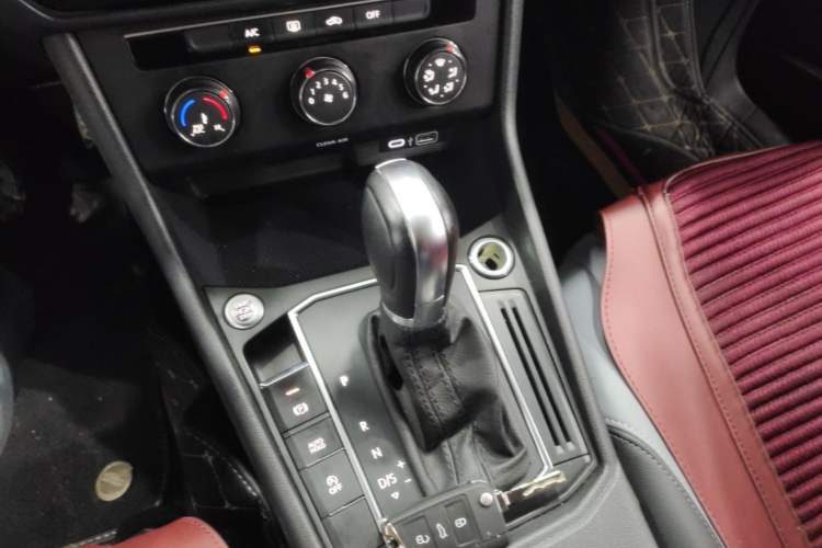 Used Volkswagen Lavida 2024 1.5L Automatic Starry Sky 5 Million Edition Gear Lever