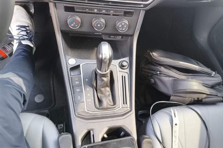 Used Volkswagen Lavida 2024 1.5L Automatic 5 Million Edition Gear Lever