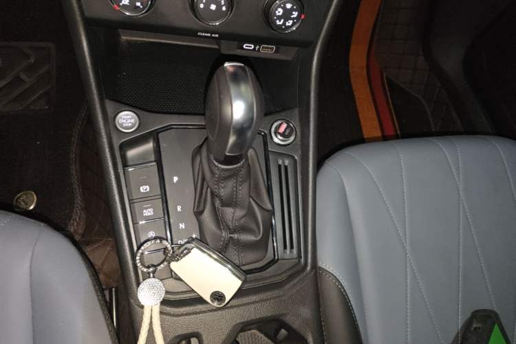 Used Volkswagen Lavida 2024 1.5L Automatic Starry Sky 5 Million Edition Gear Lever