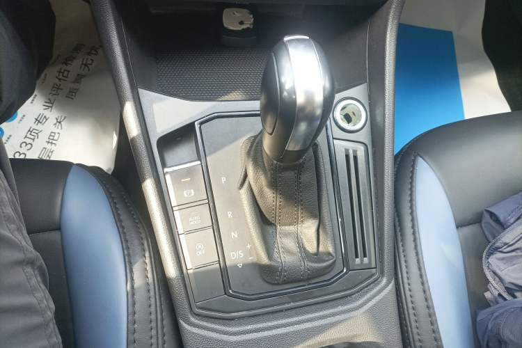 Used Volkswagen Lavida 2024 1.5L Automatic DeYi Edition Gear Lever