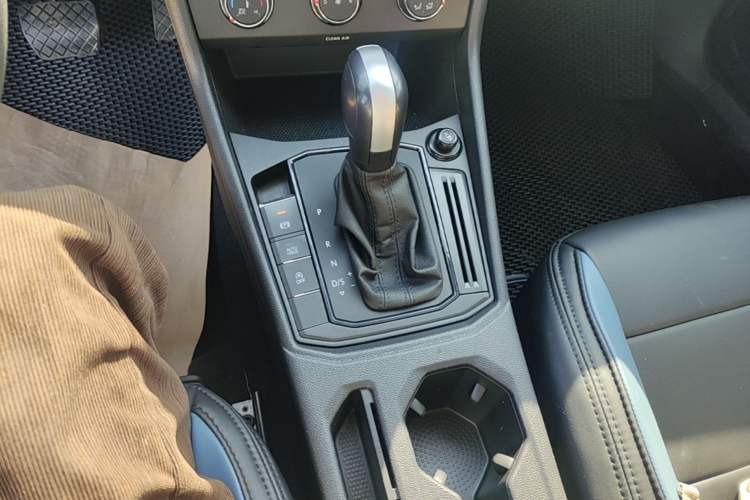 Used Volkswagen Lavida 2024 1.5L Automatic DeYi Edition Gear Lever