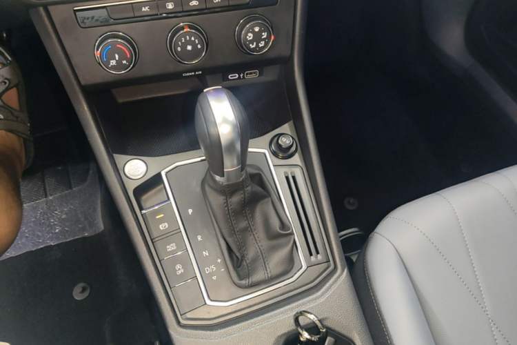 Used Volkswagen Lavida 2024 1.5L Automatic Starry Sky 5 Million Edition Gear Lever