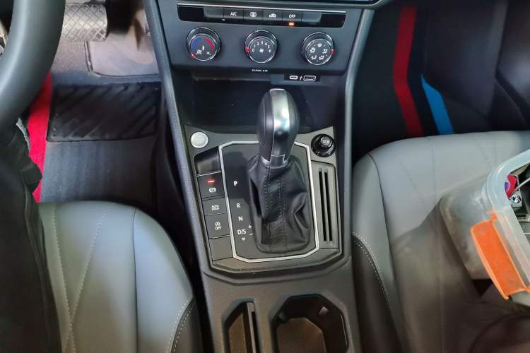 Used Volkswagen Lavida 2024 1.5L Automatic Starry Sky 5 Million Edition Gear Lever