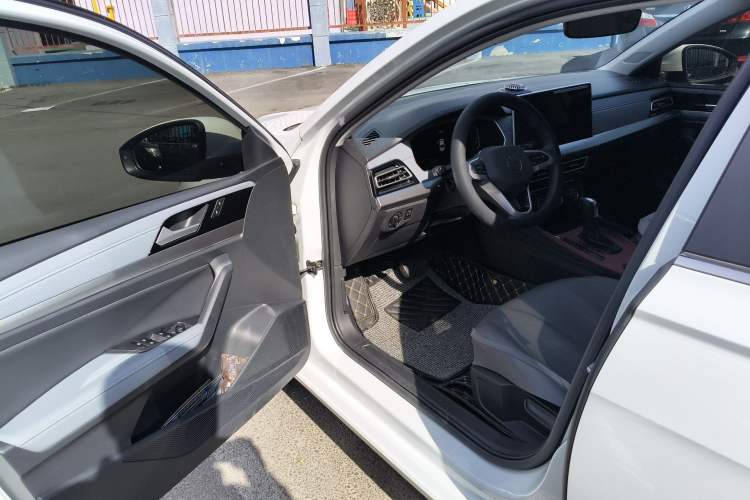 Used Volkswagen Lavida 2024 1.5L Automatic 5 Million Edition Interior 3