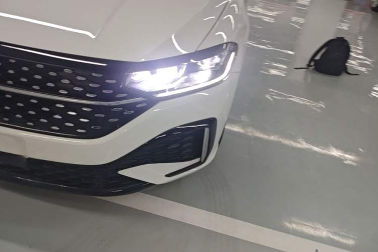 Used Volkswagen Lavida 2024 1.5L Automatic Starry Sky 5 Million Edition Left Front Headlight