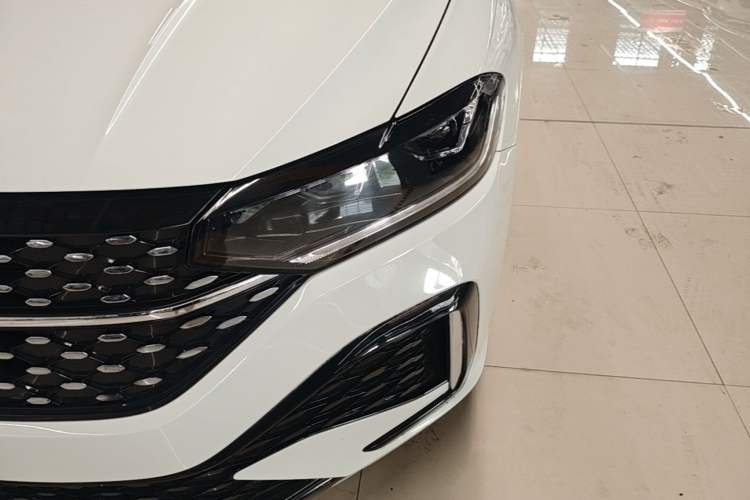 Used Volkswagen Lavida 2024 1.5L Automatic Starry Sky 5 Million Edition Left Front Headlight