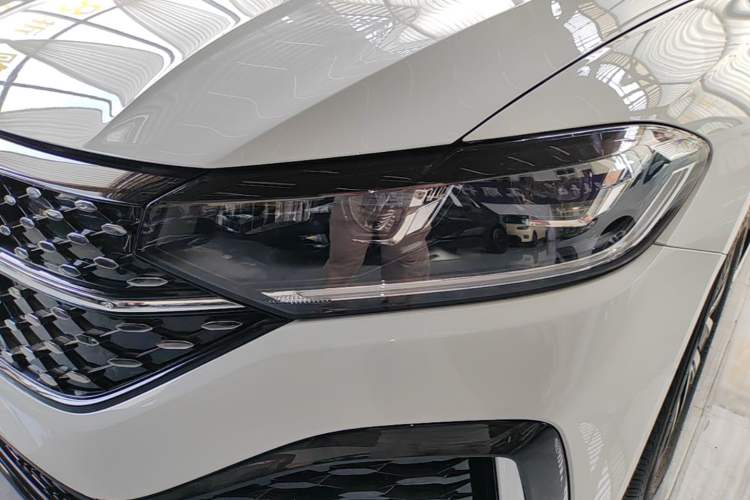 Used Volkswagen Lavida 2024 1.5L Automatic Starry Sky 5 Million Edition Left Front Headlight
