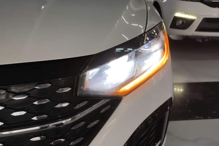 Used Volkswagen Lavida 2024 1.5L Automatic Starry Sky 5 Million Edition Left Front Headlight
