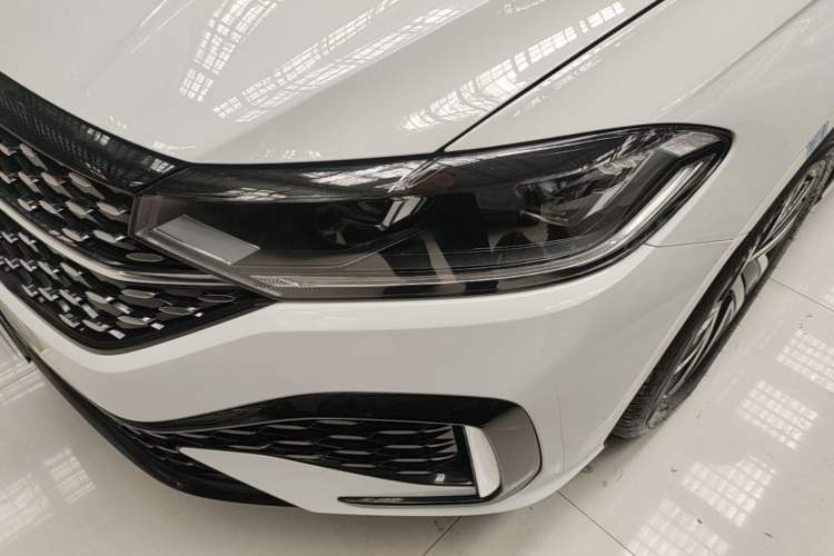 Used Volkswagen Lavida 2024 1.5L Automatic Starry Sky 5 Million Edition Left Front Headlight