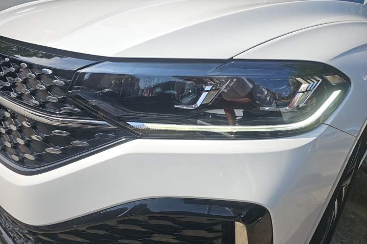 Used Volkswagen Lavida 2024 1.5L Automatic Starry Sky 5 Million Edition Left Front Headlight