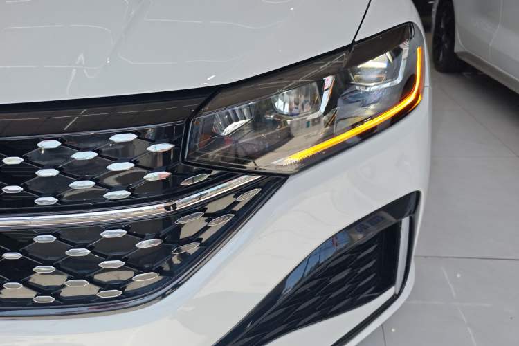 Used Volkswagen Lavida 2024 1.5L Automatic Starry Sky 5 Million Edition Left Front Headlight