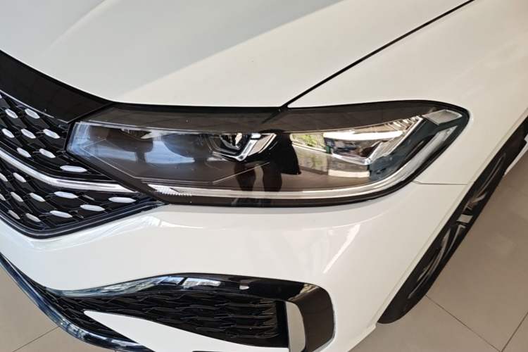 Used Volkswagen Lavida 2024 1.5L Automatic Starry Sky 5 Million Edition Left Front Headlight
