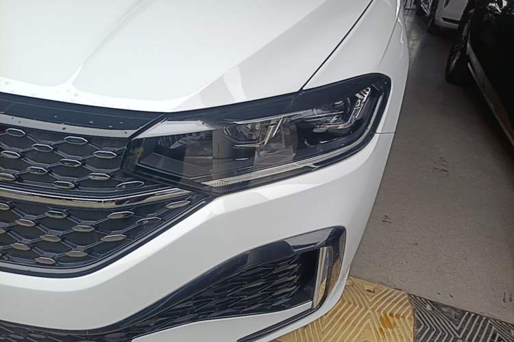 Used Volkswagen Lavida 2024 1.5L Automatic Starry Sky 5 Million Edition Left Front Headlight