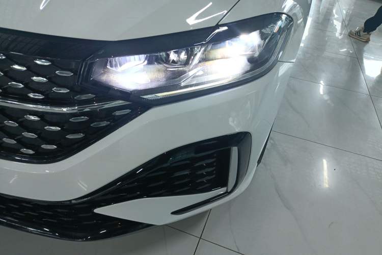 Used Volkswagen Lavida 2024 1.5L Automatic Starry Sky 5 Million Edition Left Front Headlight