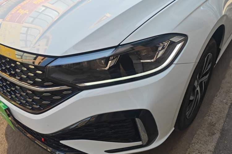 Used Volkswagen Lavida 2024 1.5L Automatic Starry Sky 5 Million Edition Left Front Headlight