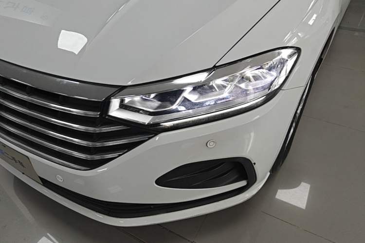 Used Volkswagen Lavida 2024 1.5L Automatic DeYi Edition Left Front Headlight