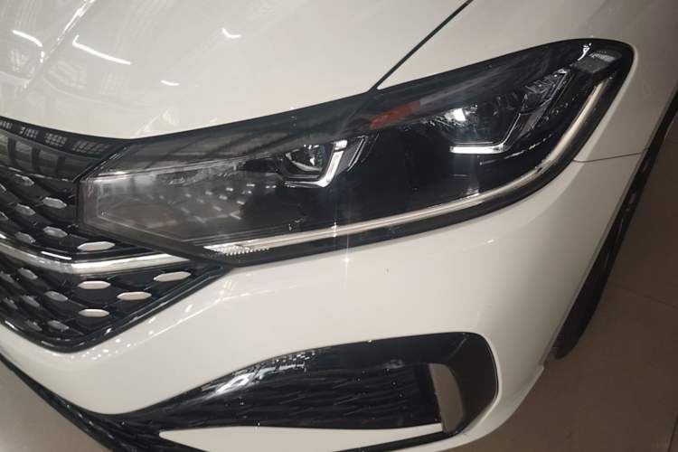 Used Volkswagen Lavida 2024 1.5L Automatic Starry Sky 5 Million Edition Left Front Headlight