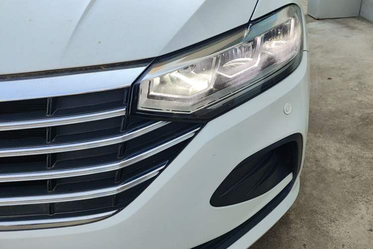 Used Volkswagen Lavida 2024 1.5L Automatic DeYi Edition Left Front Headlight
