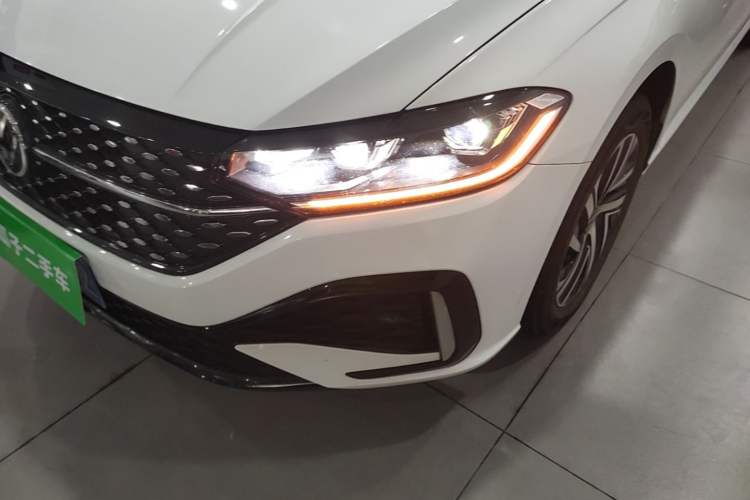 Used Volkswagen Lavida 2024 1.5L Automatic Starry Sky 5 Million Edition Left Front Headlight