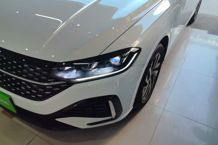 Used Volkswagen Lavida 2024 1.5L Automatic Starry Sky 5 Million Edition Left Front Headlight