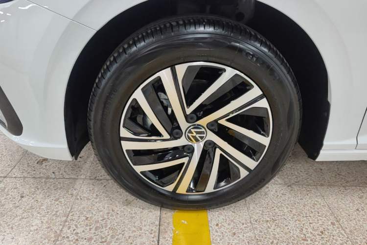 Used Volkswagen Lavida 2024 300TSI DSG Starry Sky Leading Edition Left Front Wheel Hub