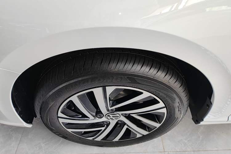 Used Volkswagen Lavida 2024 1.5L Automatic Starry Sky 5 Million Edition Left Front Wheel Hub