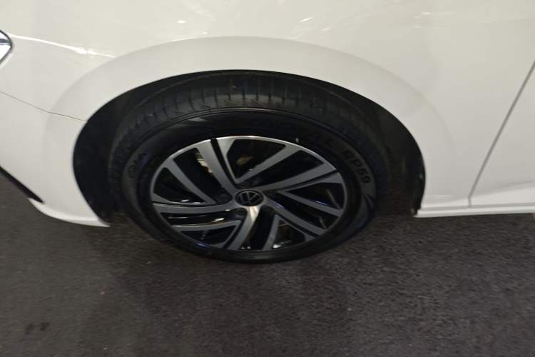 Used Volkswagen Lavida 2024 300TSI DSG Starry Sky Leading Edition Left Front Wheel Hub