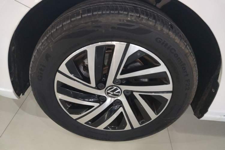 Used Volkswagen Lavida 2024 300TSI DSG Starry Sky Leading Edition Left Front Wheel Hub