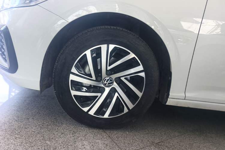 Used Volkswagen Lavida 2024 300TSI DSG Starry Sky Leading Edition Left Front Wheel Hub