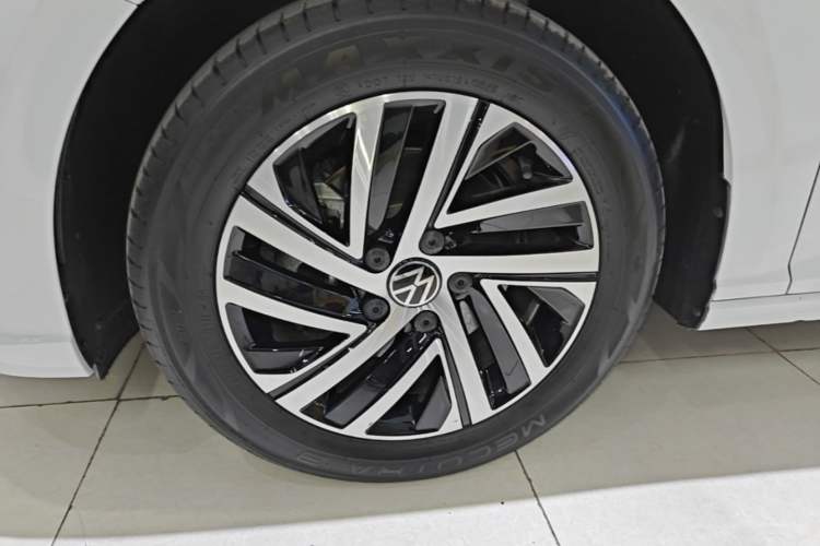 Used Volkswagen Lavida 2024 300TSI DSG Starry Sky Deluxe Edition Left Front Wheel Hub