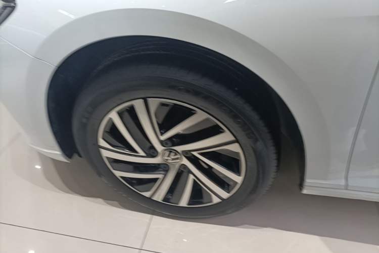 Used Volkswagen Lavida 2024 1.5L Automatic 5 Million Edition Left Front Wheel Hub