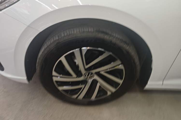 Used Volkswagen Lavida 2024 300TSI DSG Starry Sky Leading Edition Left Front Wheel Hub