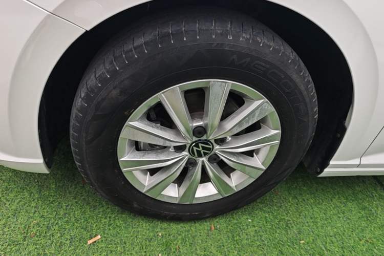 Used Volkswagen Lavida 2024 1.5L Automatic DeYi Edition Left Front Wheel Hub