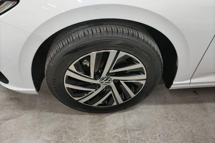 Used Volkswagen Lavida 2024 300TSI DSG Starry Sky Leading Edition Left Front Wheel Hub