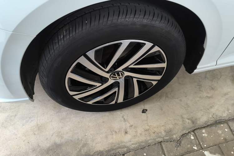 Used Volkswagen Lavida 2024 1.5L Automatic Starry Sky 5 Million Edition Left Front Wheel Hub