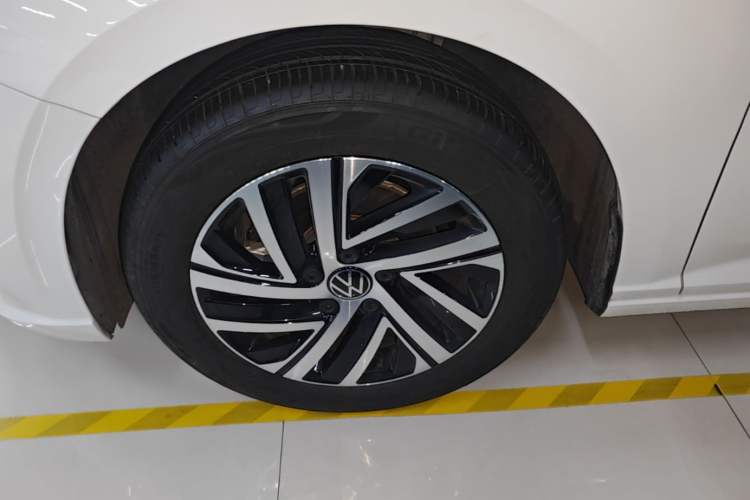 Used Volkswagen Lavida 2024 1.5L Automatic Full-Comfort Version Left Front Wheel Hub