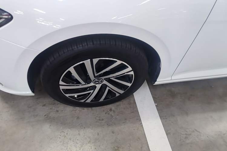 Used Volkswagen Lavida 2024 1.5L Automatic 5 Million Edition Left Front Wheel Hub