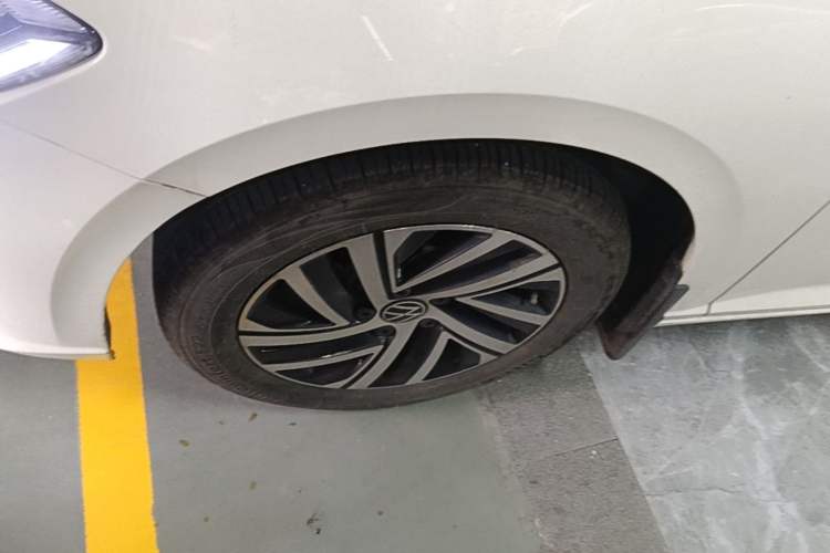 Used Volkswagen Lavida 2024 1.5L Automatic Starry Sky 5 Million Edition Left Front Wheel Hub