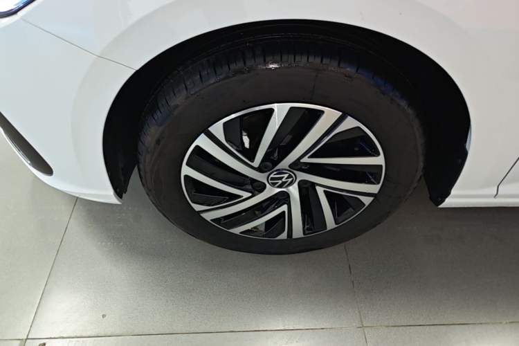 Used Volkswagen Lavida 2024 300TSI DSG Starry Sky Leading Edition Left Front Wheel Hub